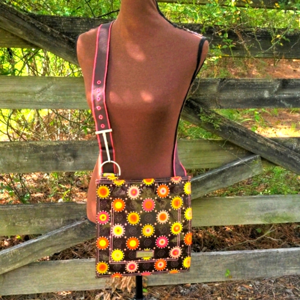 Hadaki Scoop Sling Shoulder Bag Beautiful Fun Colors Sponge Nylon Bag - Picture 4 of 12